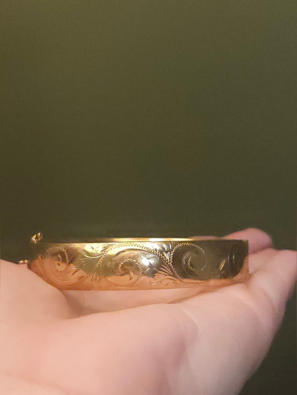 1/5 9ct R.G. Bangle